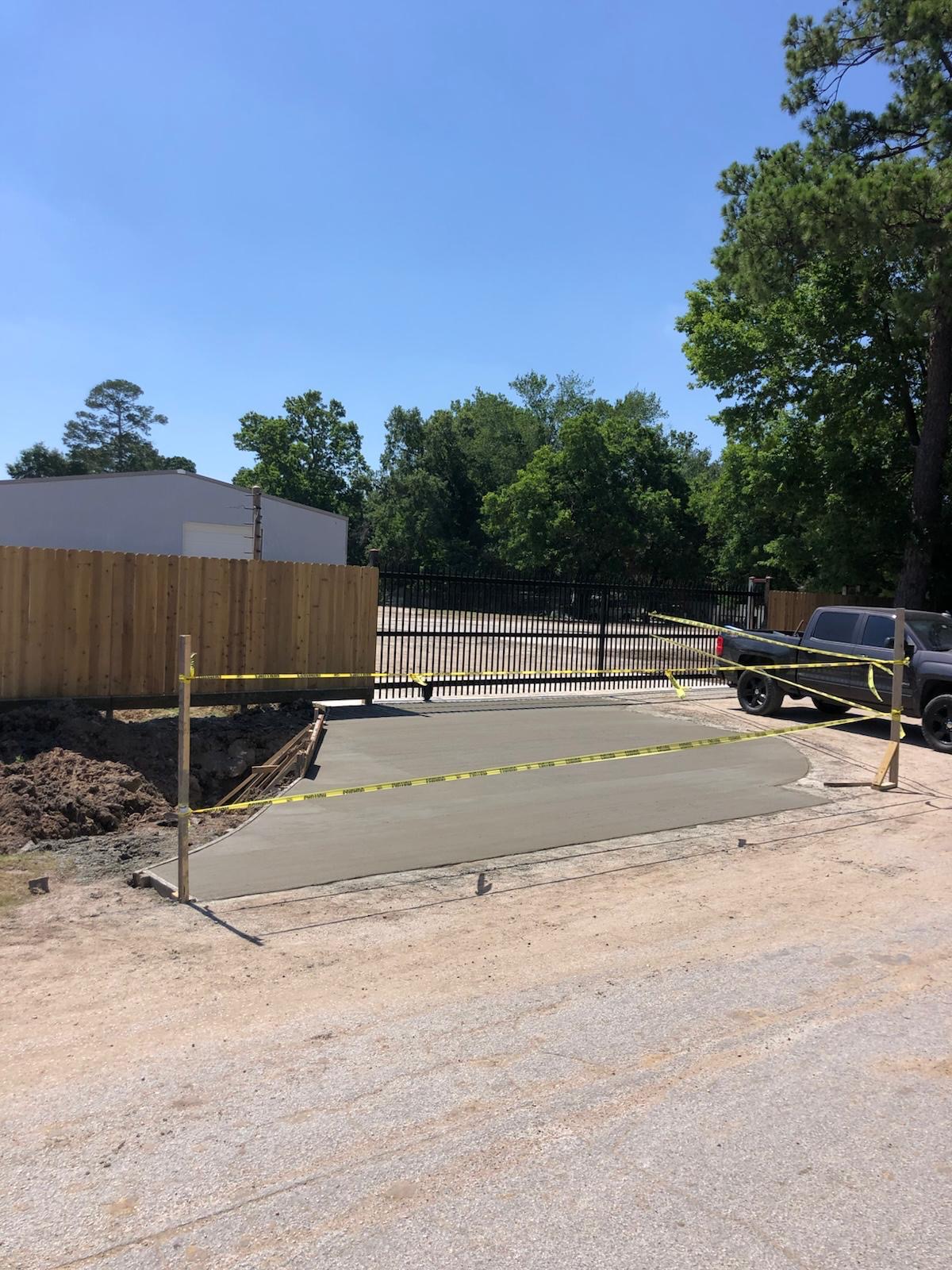Gate apron pour